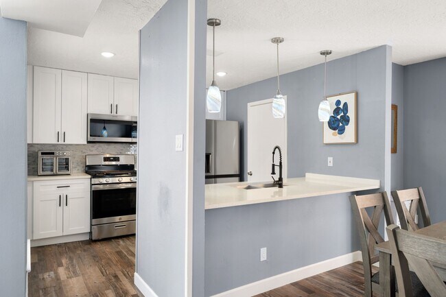 Building Photo - 12805 Westpark Dr