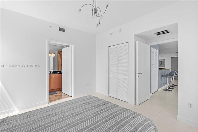 Building Photo - 300 S Biscayne Blvd