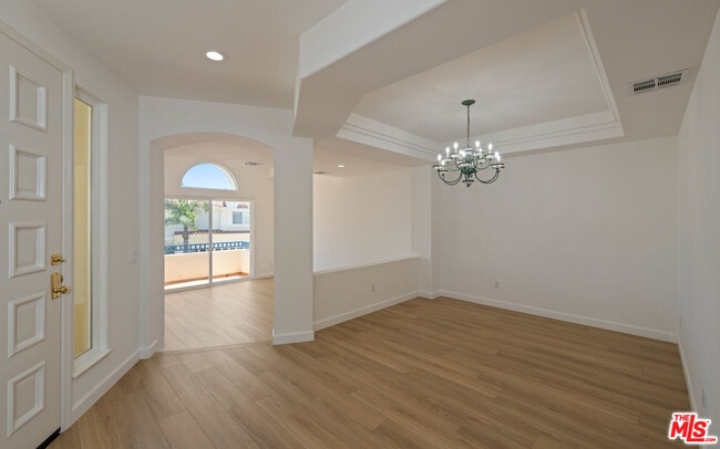 Building Photo - 6465 Zuma View Pl