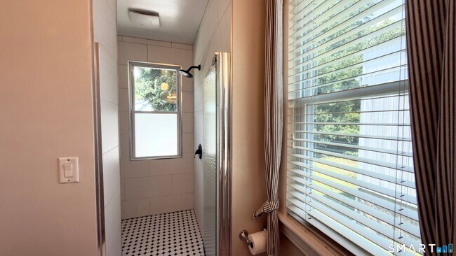 Building Photo - 324 Villa Ave