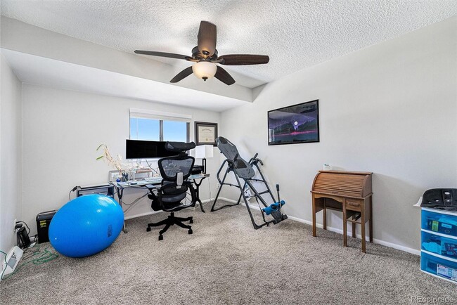 Building Photo - Beautifully Updated 3-Bedroom End-Unit Tow...