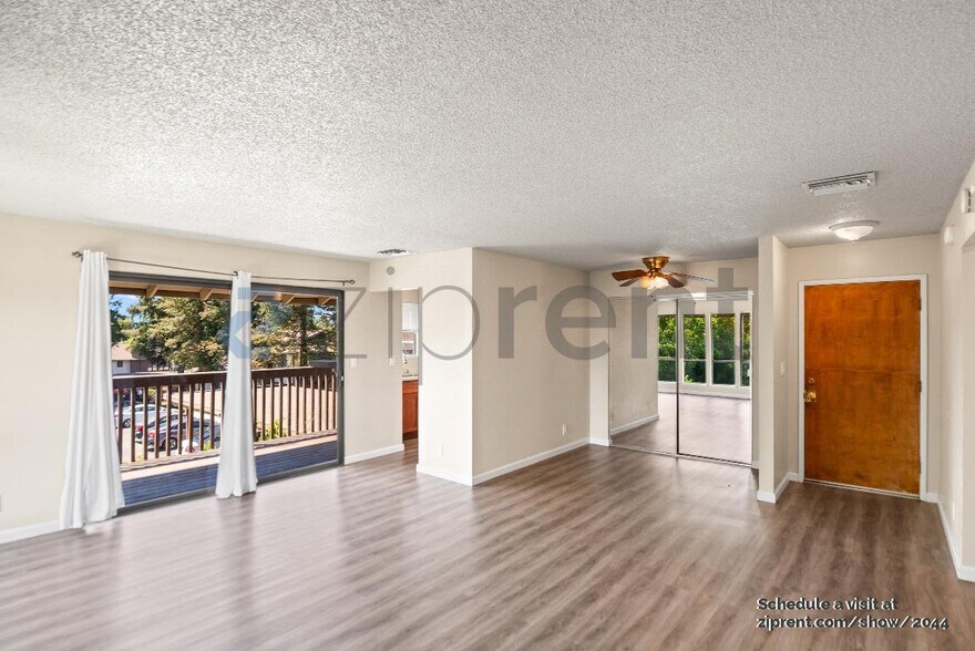 Building Photo - 2400 Horizon Ln