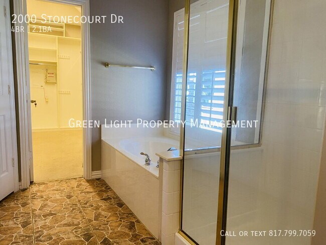 Building Photo - 2000 Stonecourt Dr