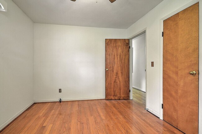 Building Photo - 208 Hogan Ave