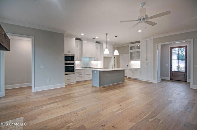 Building Photo - 117 Southern Oak Wy