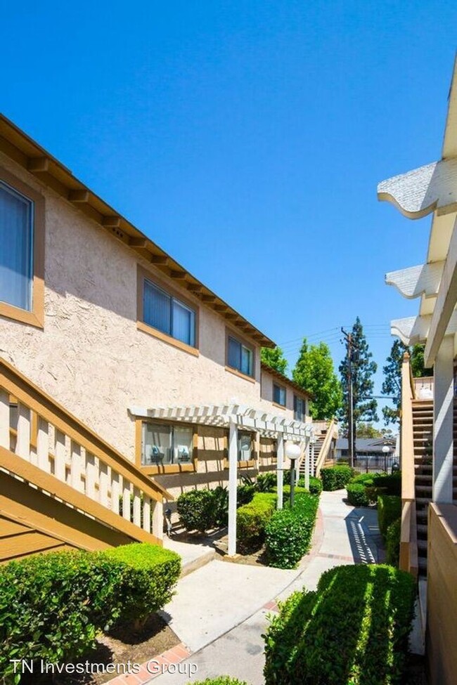 Building Photo - 510-520 E Orangewood Ave