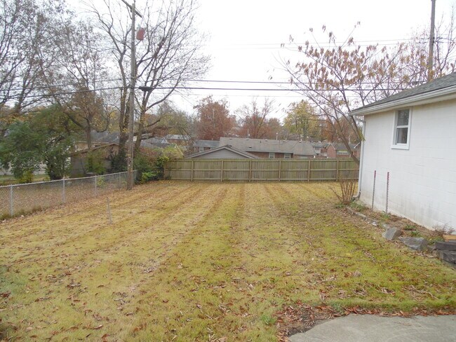 Building Photo - 352 Harvard Dr
