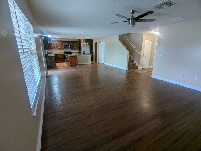 Building Photo - FOR RENT 4 Bedroom 2 1/2  Bath with Den/Office/5th bedroom, Furry  friends Welcome!
