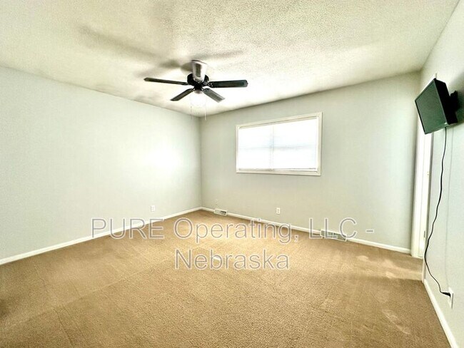 Building Photo - 20215 Pinkney St