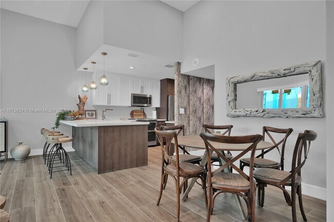 Building Photo - 5555 Collins Ave