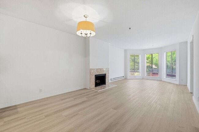 Building Photo - Hip Condo Apt. in the Mission+ Great Walkability+ Laundry in the building!