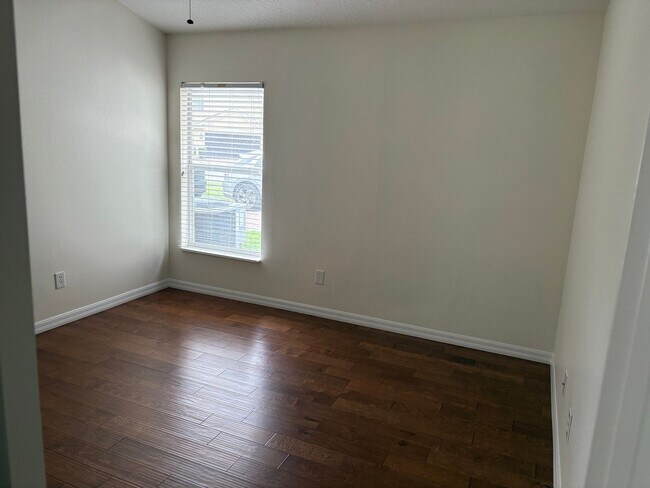 Building Photo - Gated community in quiet subdivision