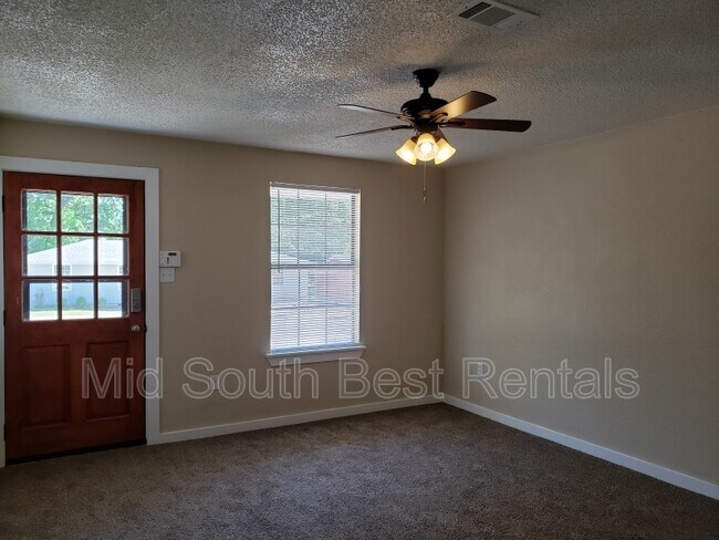 Building Photo - 13 Hiland Pl