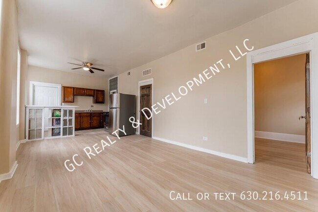 Building Photo - 3328 W Chicago Ave