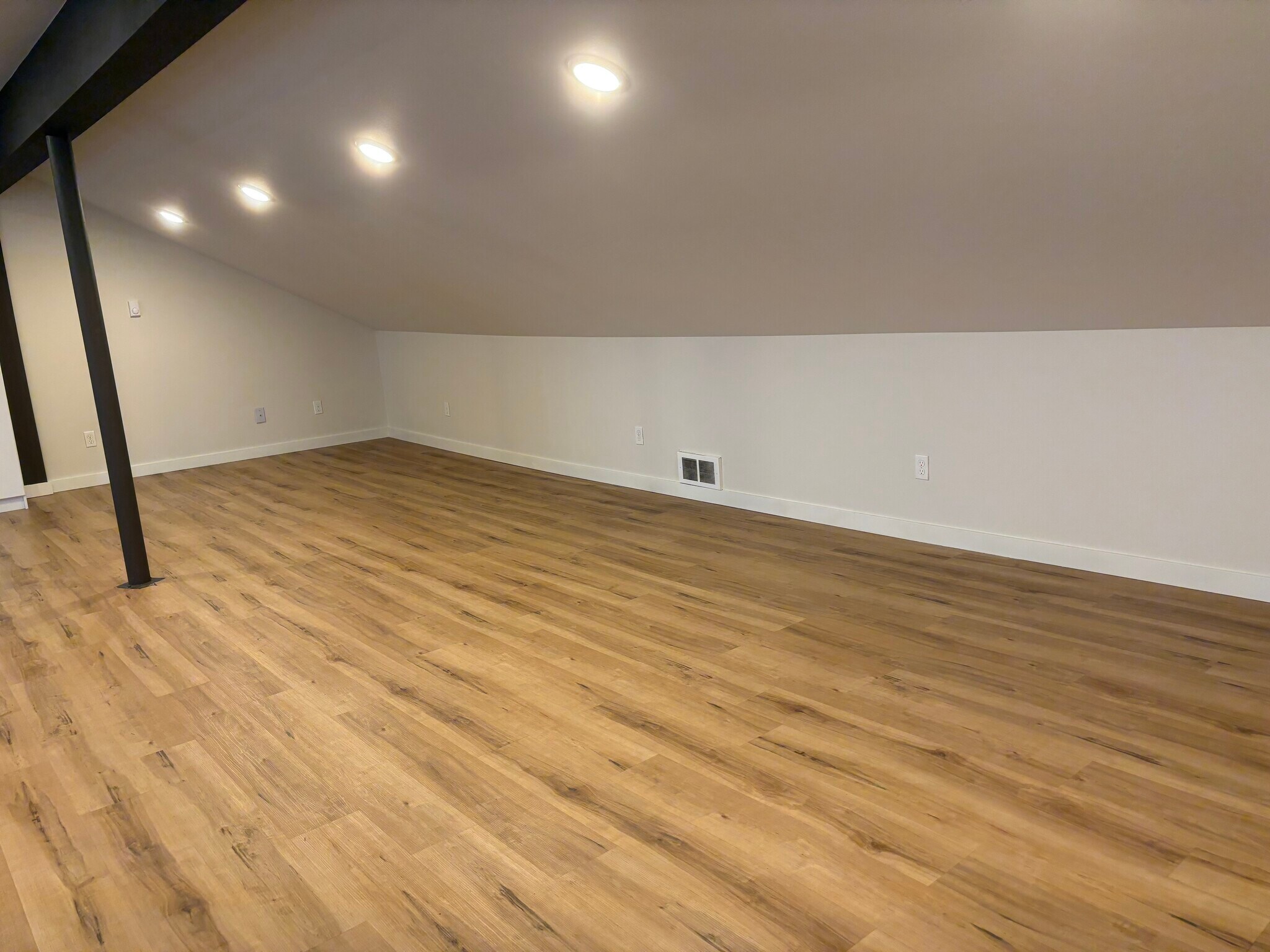 Building Photo - 2505 NE 140th St