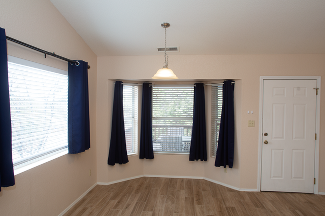 Dining area in great room - 1003 N Matterhorn Rd