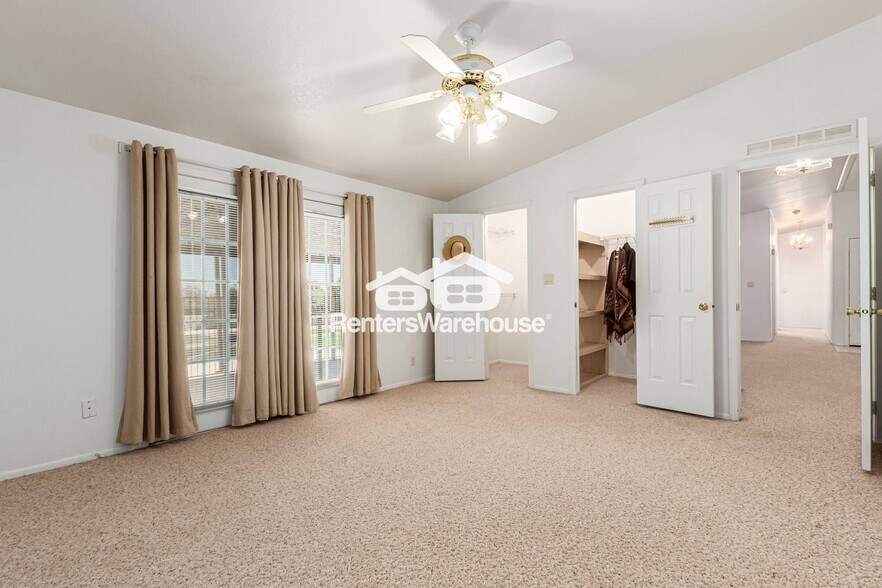 Building Photo - 29319 N 203rd Ave