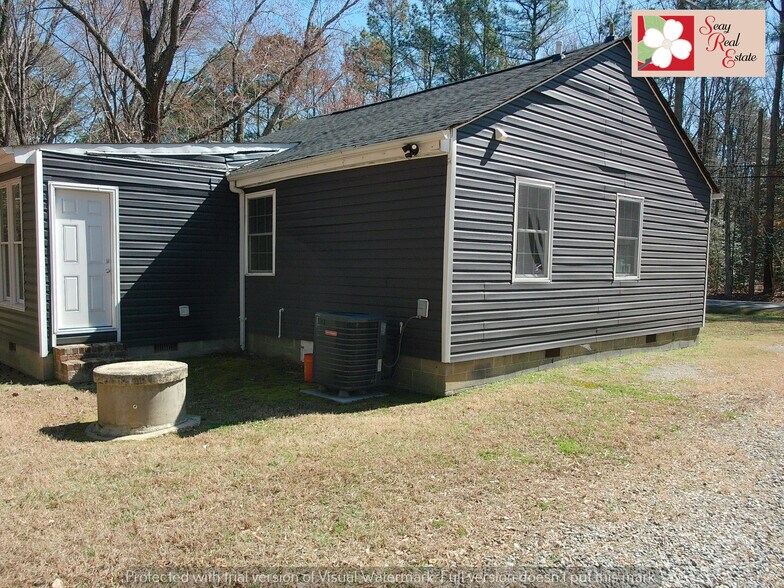 Building Photo - 108 Jamestown Rd