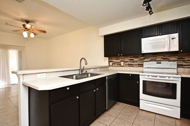 Building Photo - 692 Seabrook Ct