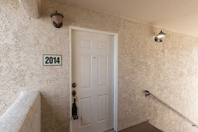Building Photo - 2nd floor 2 bedroom unit in NW with easy access to Summerlin Pkwy and the 95/I-11