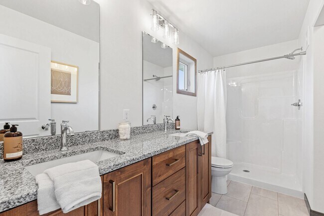 Building Photo - Newly Built in the Wilds neighborhood of West Fargo!