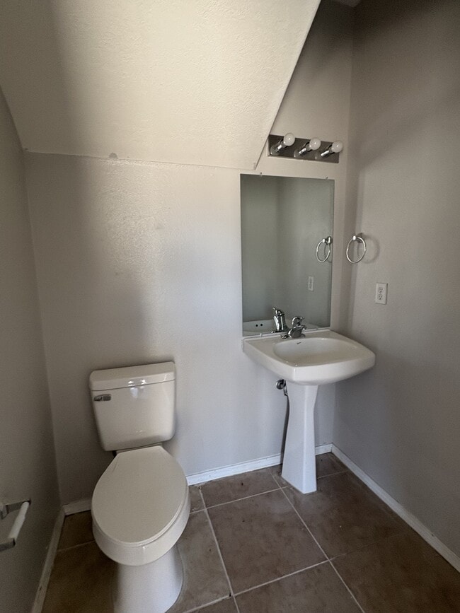 Building Photo - 1607 Costilla Rd