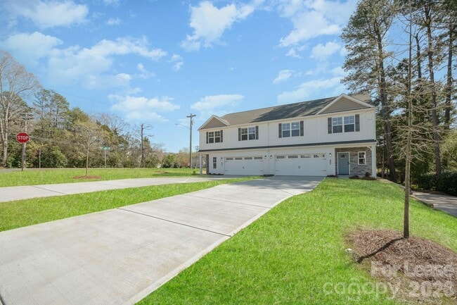 Building Photo - 2507 Lynbridge Dr
