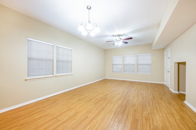 Building Photo - 2809 E 22nd St