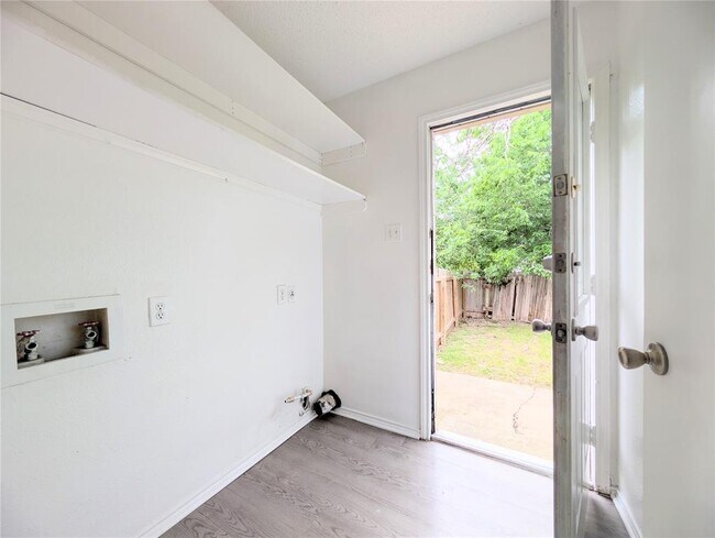 Building Photo - 2018 Redwing Way