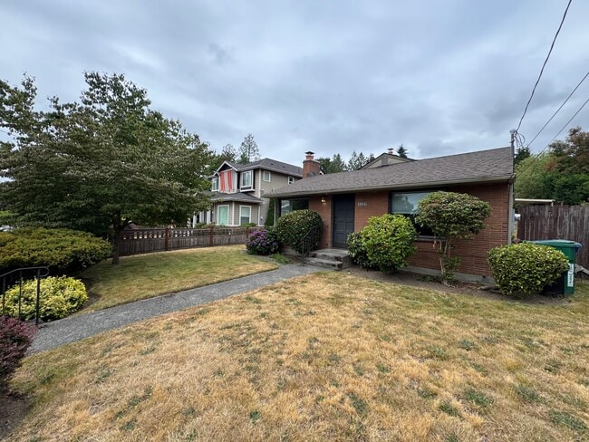 Building Photo - 6227 53rd Ave NE