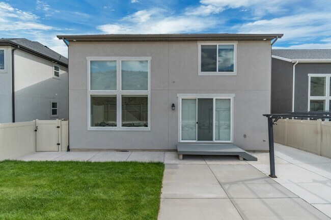 Building Photo - 1316 W Quailhill Rd