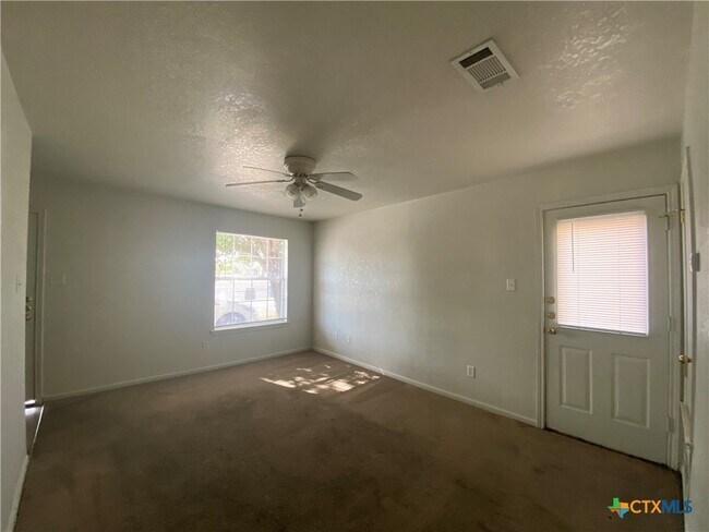 Building Photo - 2109 Jennifer Dr