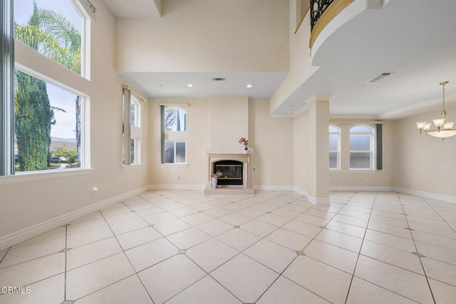 Building Photo - 146 W Le Roy Ave