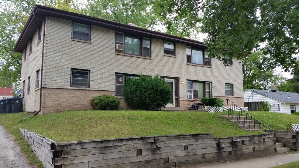 Building Photo - 926 Blackstone Ave