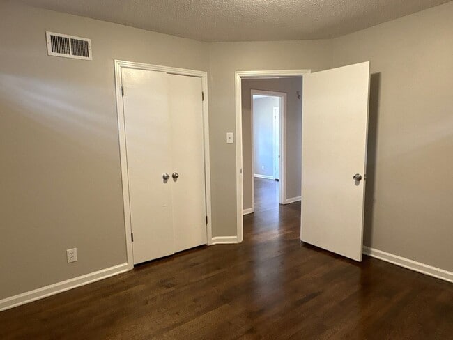 Building Photo - Updated 3 bedroom 1 Bath home - Open To Section 8