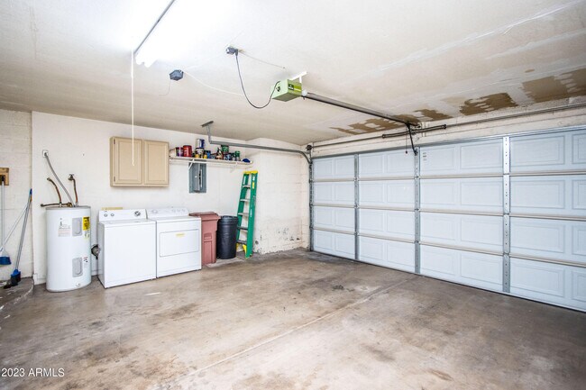 Building Photo - 7631 E Sandalwood Dr
