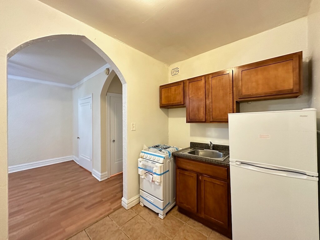 Building Photo - 4828 N Damen Ave
