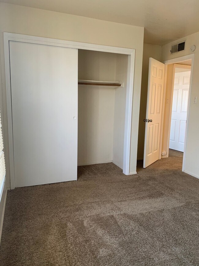 Building Photo - 1011 Meadowlark Ct SE