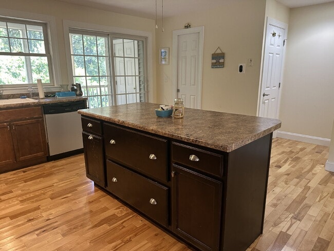 Building Photo - Winter Rental, Coastal Living Done Right – 4BR, 3BA, Fully Furnished