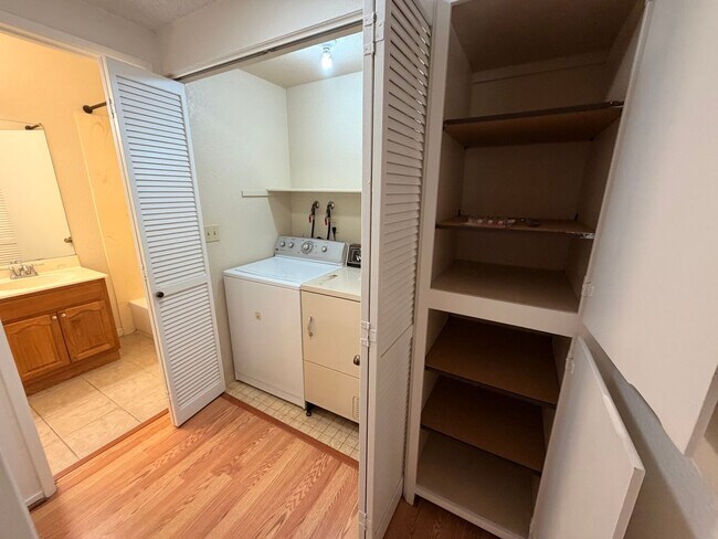 Building Photo - LARGE SECOND FLOOR CONDO UNIT IN FREMONT!