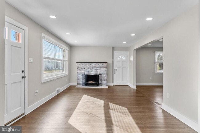 Building Photo - 48 S Locust Ave