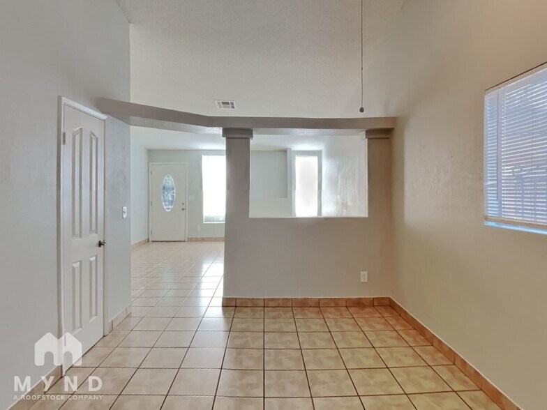 Building Photo - 605 Jonathan Glen Way