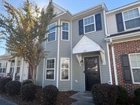 Building Photo - 2 Bedroom, 2.5 Bathroom Townhouse in Greensboro!