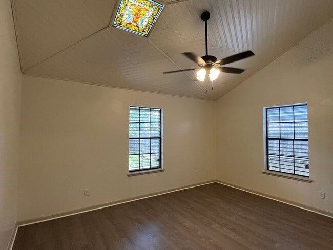 Building Photo - 3 Bedroom 2 Bath Southside!!