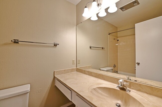 Building Photo - 13706 Winding Hill