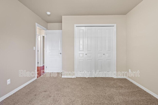 Building Photo - 4017 E Winterberry Dr