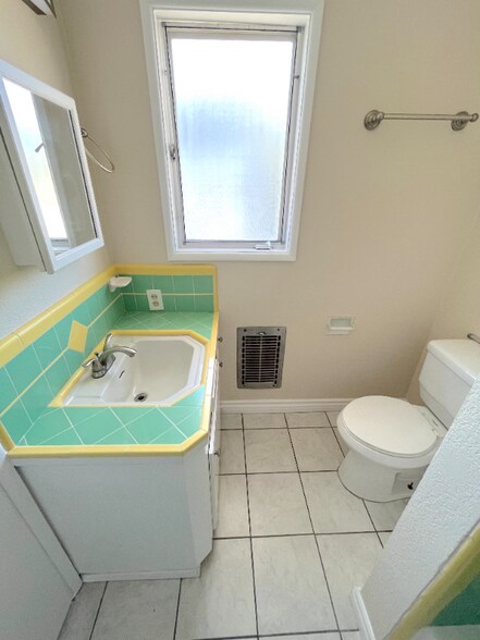 Building Photo - 250 Cliff Dr