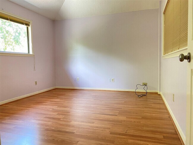 Building Photo - 16427 Dunmoor Dr