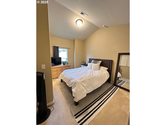 Building Photo - Spacious 2BD/2.5BA Townhome in the Heart o...