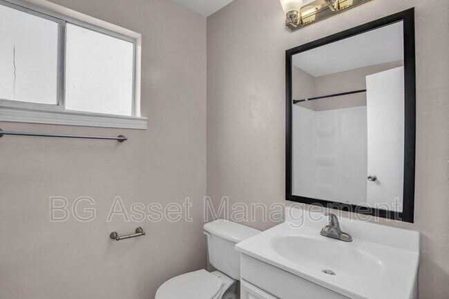 Building Photo - 1922 Ethan Way